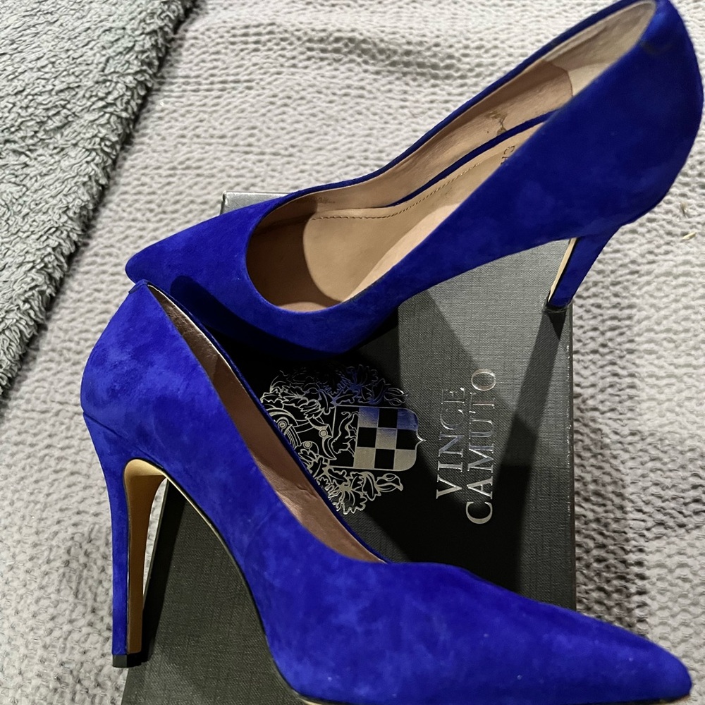 Vince Camuto suede pumps
